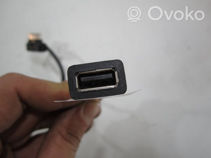 Volkswagen Golf VI USB-pistokeliitin 5N0035558