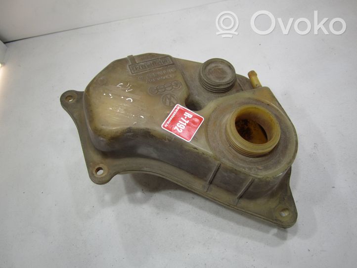 Audi Coupe Serbatoio di compensazione del liquido refrigerante/vaschetta 811121407