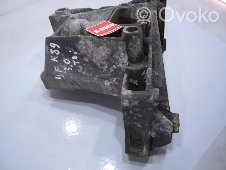 Audi A6 S6 C6 4F Vairo stiprintuvo siurblio tvirtinimo kronšteinas 059145169AA