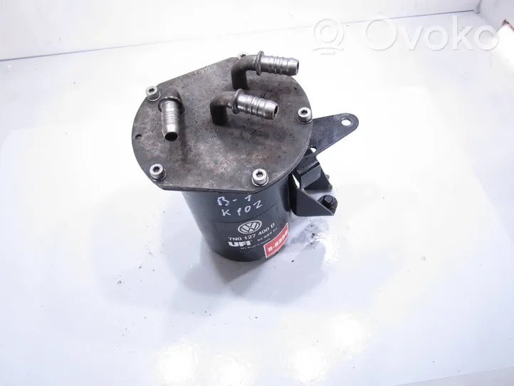 Volkswagen PASSAT B7 Boîtier de filtre à carburant 7N0127400D