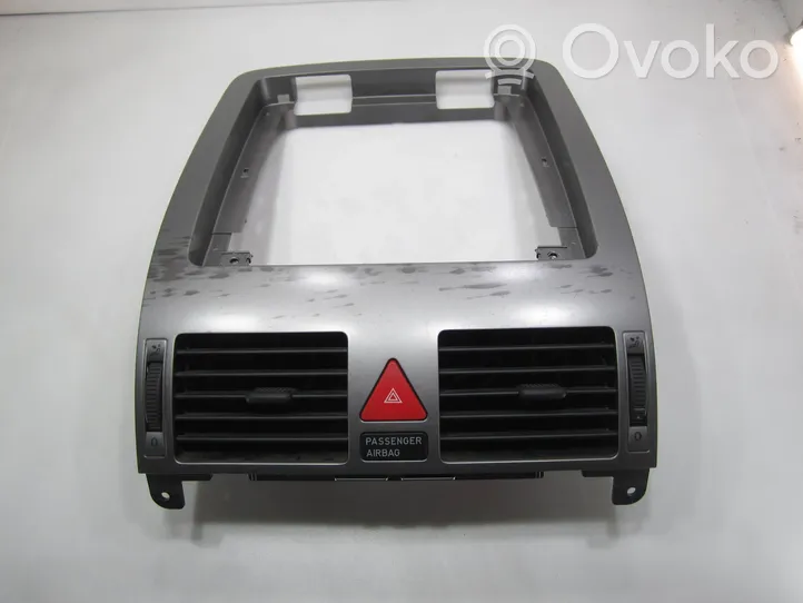 Volkswagen Touran I Centrālais gaisa ventilācijas režģis 1T1819728D