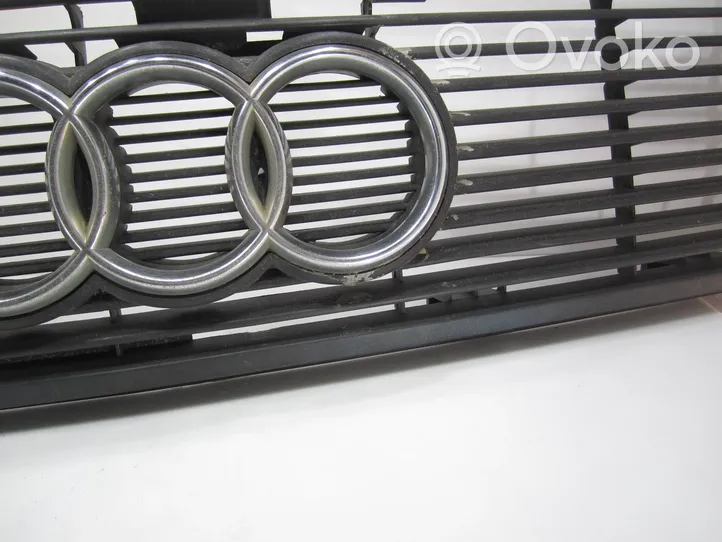 Audi 80 90 B2 Maskownica / Grill / Atrapa górna chłodnicy 811853655C