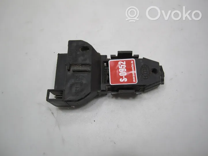 Volkswagen PASSAT B2 Wkład lampy tylnej 321945257