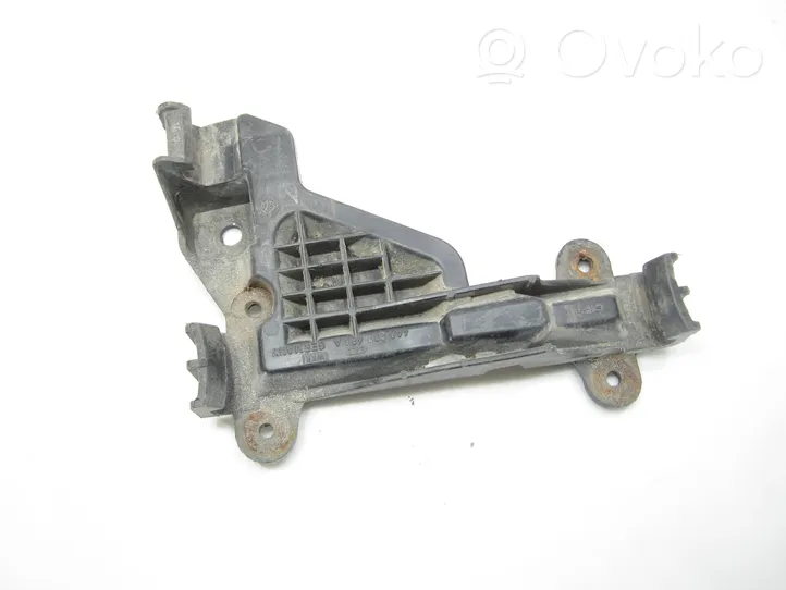 Audi A6 S6 C4 4A Support de pare-chocs arrière 4A0807484A