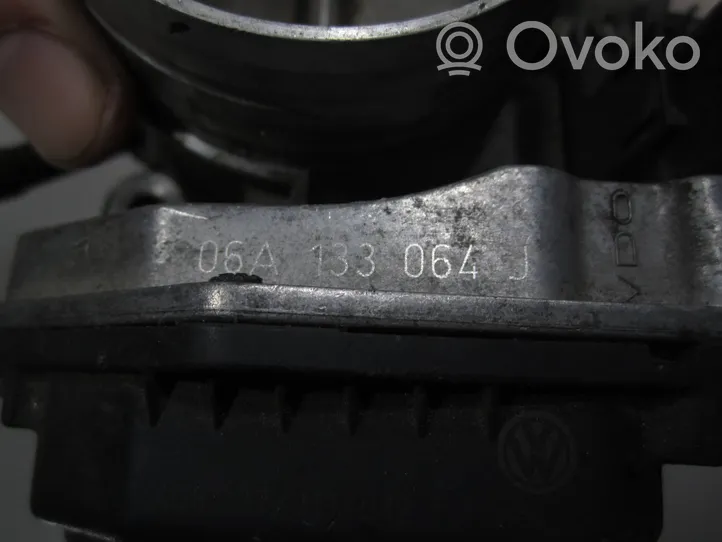 Volkswagen Golf IV Clapet d'étranglement 06A133064J