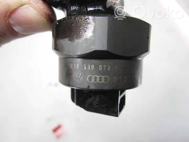 Audi A4 S4 B5 8D Injecteur de carburant 038130073F