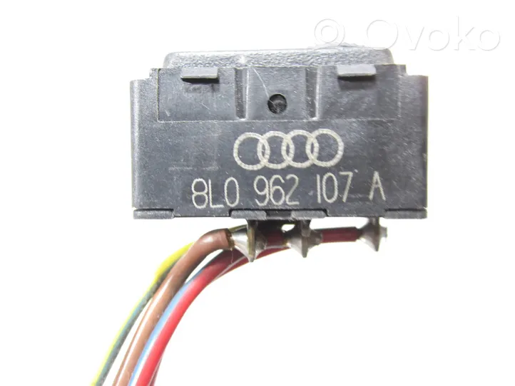 Audi A4 S4 B5 8D Przycisk centralnego zamka 8L0962107A