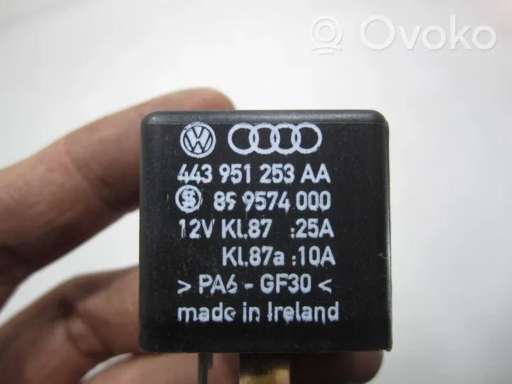 Audi A4 S4 B5 8D Inne przekaźniki 443951253AA