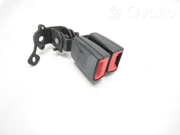 Volkswagen Golf VII Middle seatbelt buckle (rear) 8V0857739A