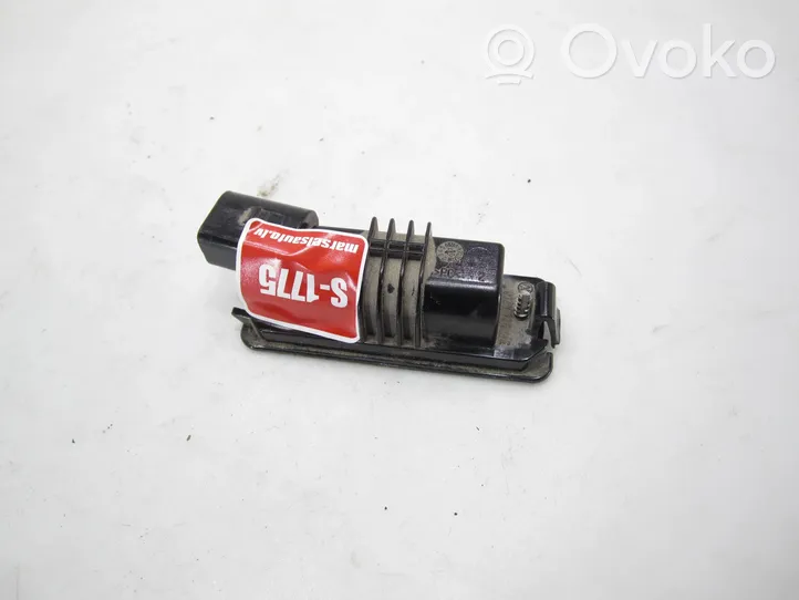 Volkswagen Golf V Lampa oświetlenia tylnej tablicy rejestracyjnej 1J6943021B