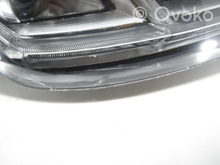 Audi Q7 4M Lampa przednia 4M0941036