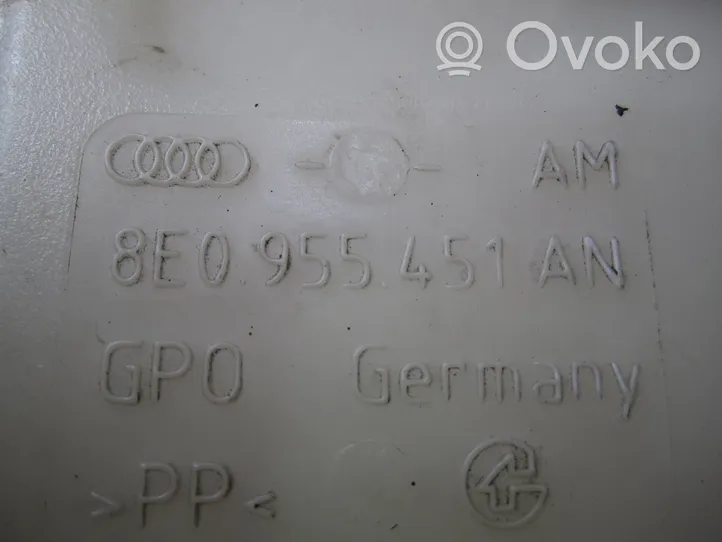 Audi A4 S4 B7 8E 8H Zbiornik płynu do spryskiwaczy szyby przedniej / czołowej 8E0955451AN