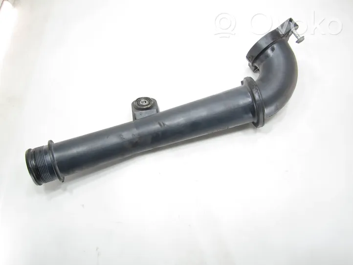 Volkswagen Caddy Tube d'admission de tuyau de refroidisseur intermédiaire 04L145770S