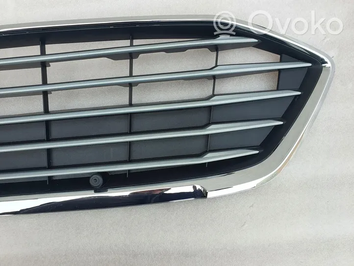 Ford Focus Grille calandre supérieure de pare-chocs avant JX7B-8C436-A