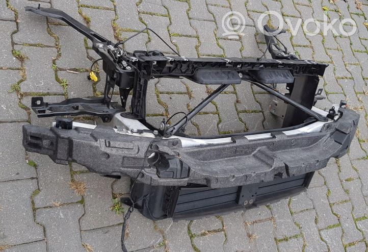 BMW 2 F44 Radiatorių panelė (televizorius) 