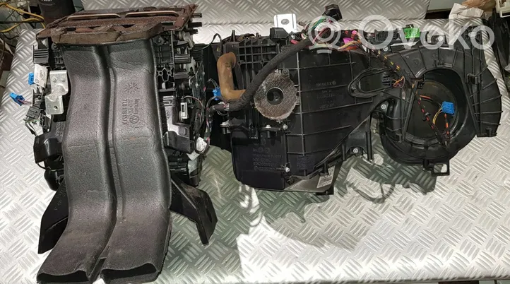 Volkswagen Touareg I Sisälämmityksen ilmastoinnin korin kokoonpano 7L0820005CN