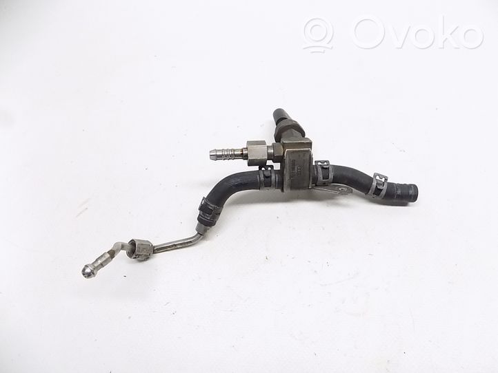 Audi A8 S8 D3 4E Capteur de pression de carburant 06E906051K