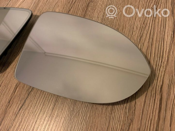 Volkswagen Golf VII Wing mirror glass 3G0857521A