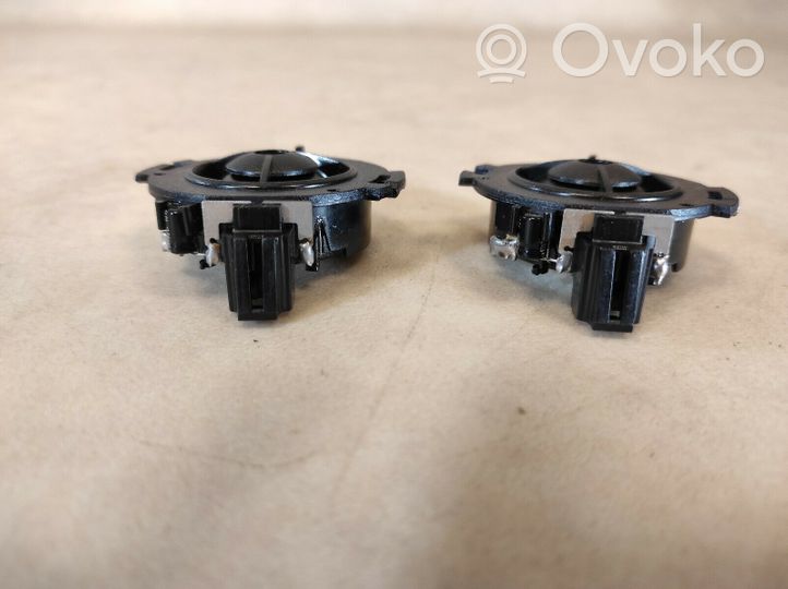 Audi A4 S4 B9 Głośnik wysokotonowy drzwi przednich 8T0035399