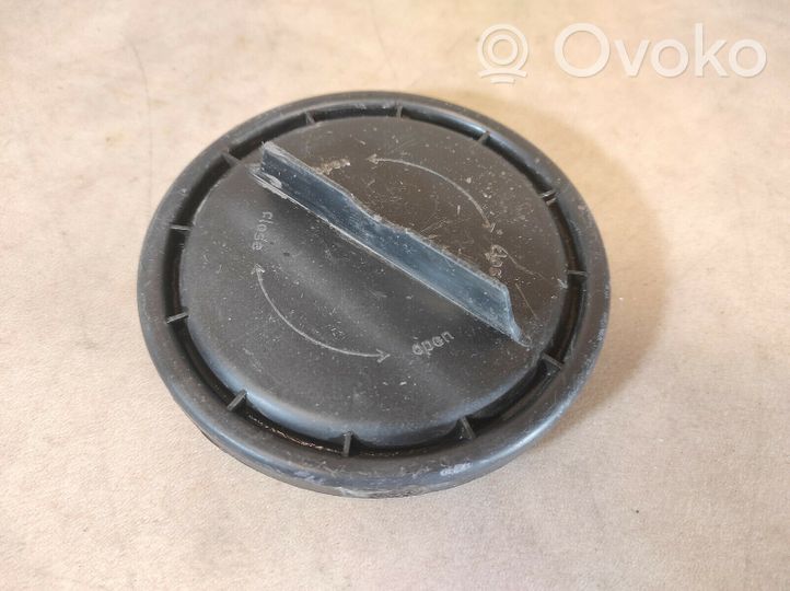 Opel Astra H Osłona żarówki lampy przedniej 15822200