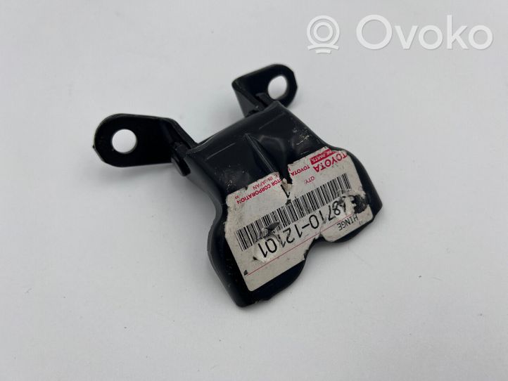 Toyota RAV 4 (XA20) Передняя верхняя петля 6871012101