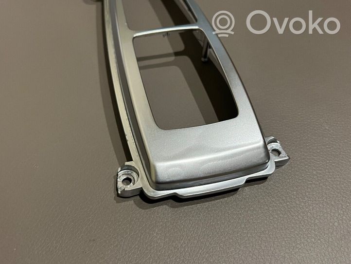 BMW X6 E71 Rivestimento in plastica cornice della leva del cambio 61316975467