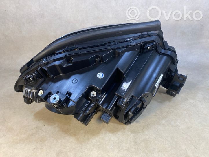 Mercedes-Benz ML W166 Lampa przednia A1668202800