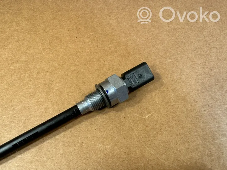 Jaguar XF X250 Oil level sensor LR001368