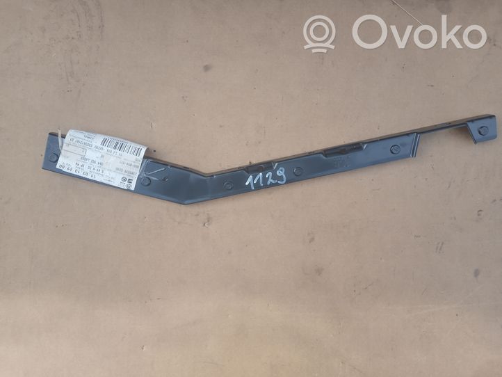 Audi A4 S4 B5 8D Listello di supporto del sottoporta 8D0854977