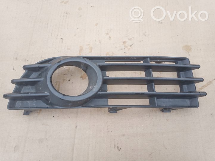 Mitsubishi Colt Grille antibrouillard avant MN105197