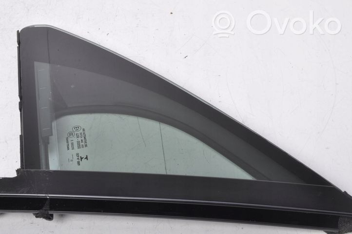 Porsche Macan Fenêtre latérale avant / vitre triangulaire (4 portes) 95B845113