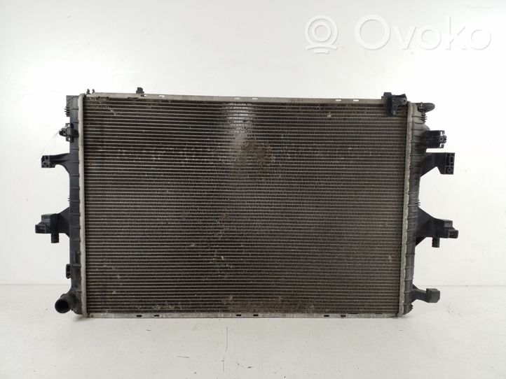 Volkswagen Multivan T5 Dzesēšanas šķidruma radiators 7E0121253A