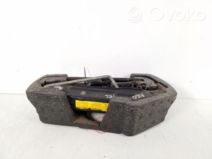 Toyota Aygo AB10 Tool set 09126-0H010