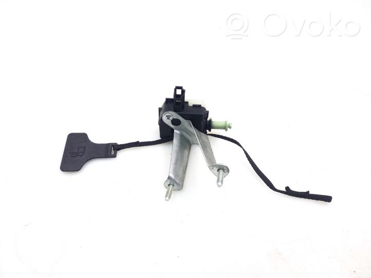 Toyota Avensis T270 Verrouillage du bouchon du réservoir de carburant 7703005020