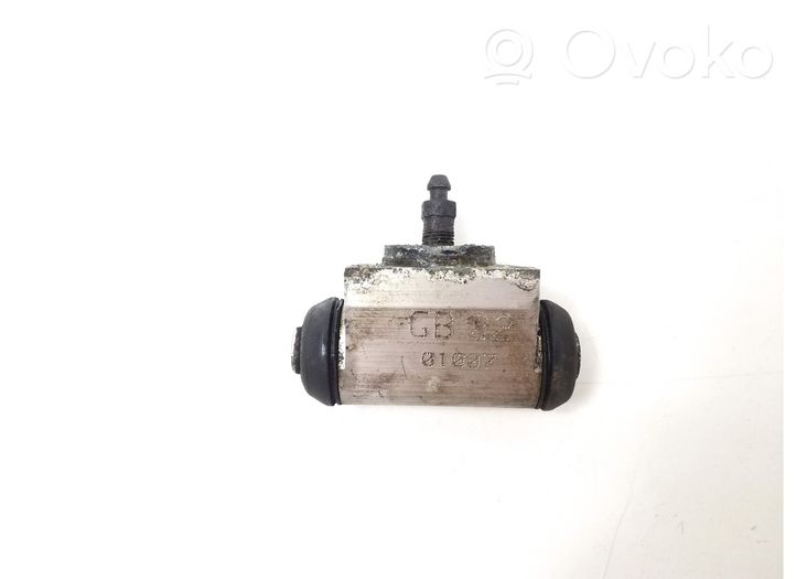 Toyota Hilux (AN10, AN20, AN30) Rear brake cylinder 4755009090