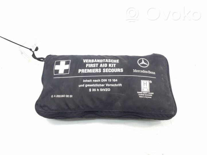 Mercedes-Benz E W211 Kit di pronto soccorso A2038600050