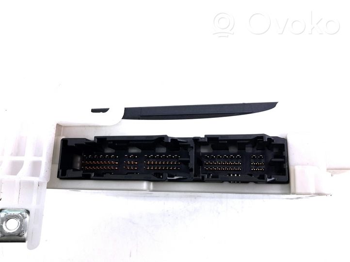 Toyota Prius (XW50) Module de fusibles 8273047530