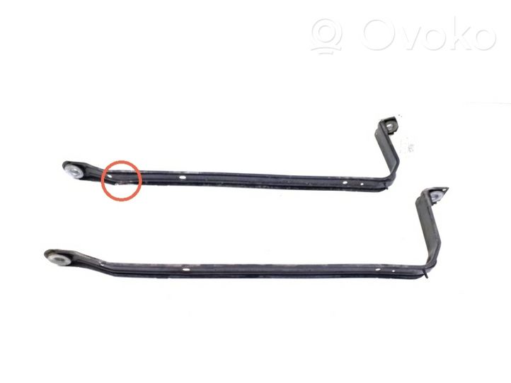 Mercedes-Benz CLS C218 X218 Staffa di fissaggio del serbatoio del carburante A2124700140