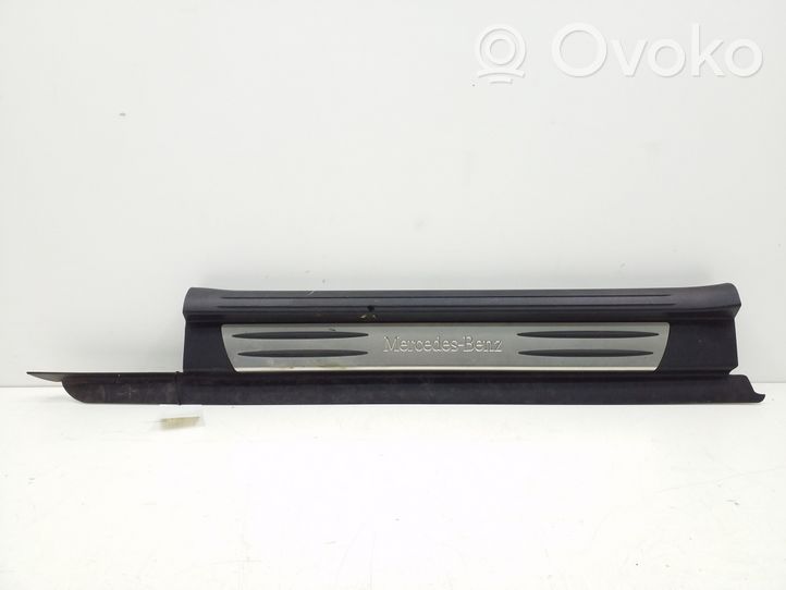 Mercedes-Benz SLK R171 Etuoven kynnyksen suojalista A1716800135