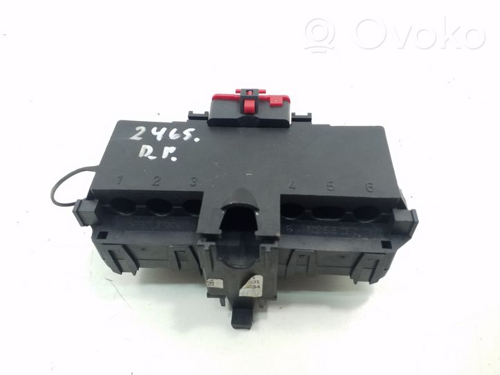 Mercedes-Benz SLK R171 Module de fusibles A2035450803