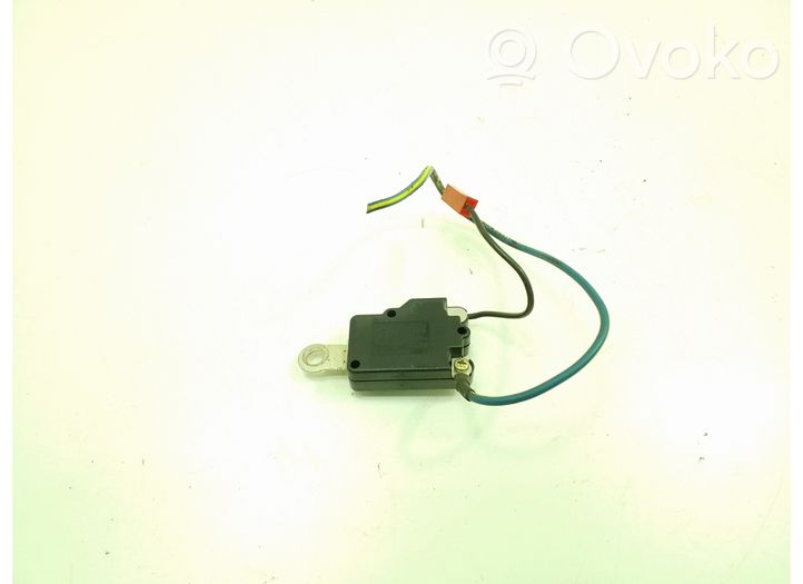 Mercedes-Benz CL C215 Antenos stiprintuvas A2208201489