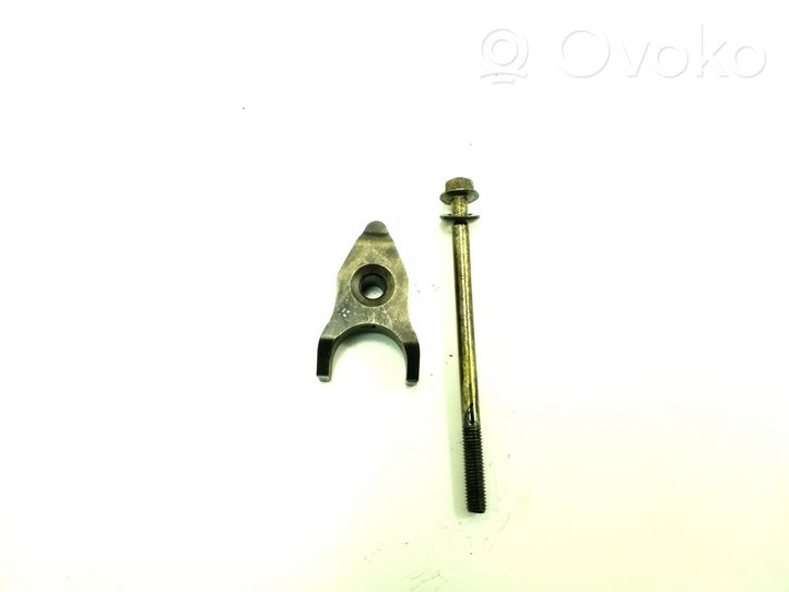 Toyota Corolla Verso AR10 Support de pince d'injecteur de carburant 2369527020