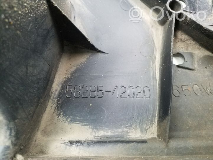 Toyota RAV 4 (XA40) Tavaratilan alustan suoja välipohja 5828542020