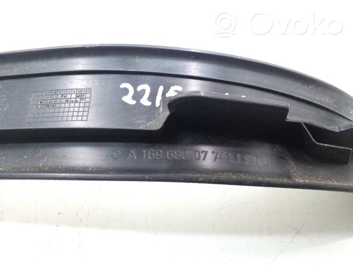 Mercedes-Benz B W245 Takaoven kynnyksen suojalista A1696800774