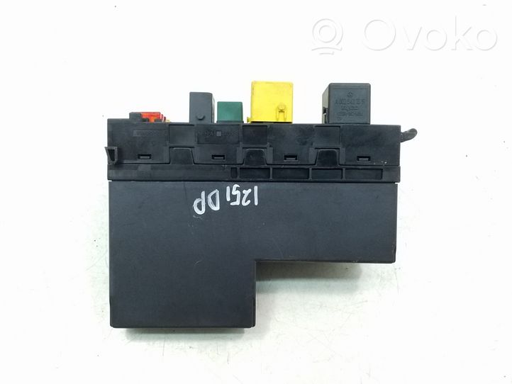 Mercedes-Benz CLK A208 C208 Module de fusibles A2085450132