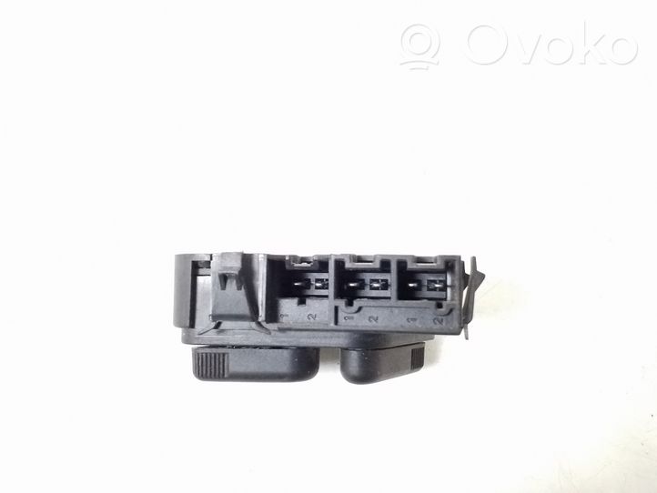 Mercedes-Benz E W210 Interruttore di controllo del sedile A2108213751