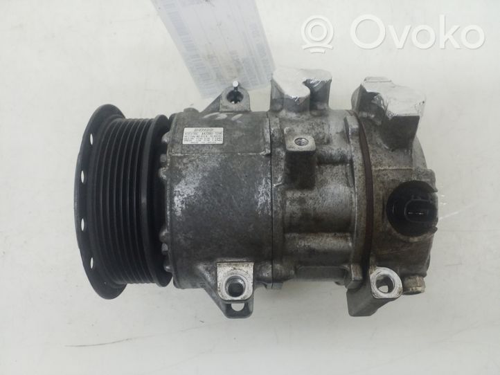 Toyota Avensis T270 Ilmastointilaitteen kompressorin pumppu (A/C) 8831002370