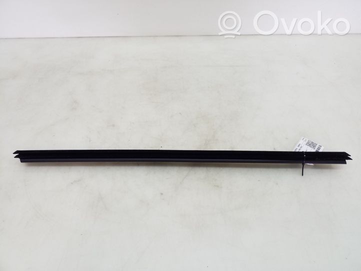 Mercedes-Benz A W176 Moulure/baguette de porte avant A1767251400