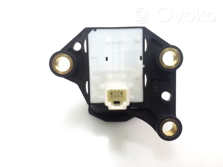 Toyota Avensis T270 Interruptor del freno de mano/estacionamiento 8439005020