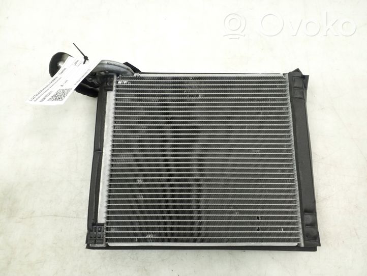 Toyota Avensis T270 Gaisa kondicioniera radiators (salonā) 8850102201